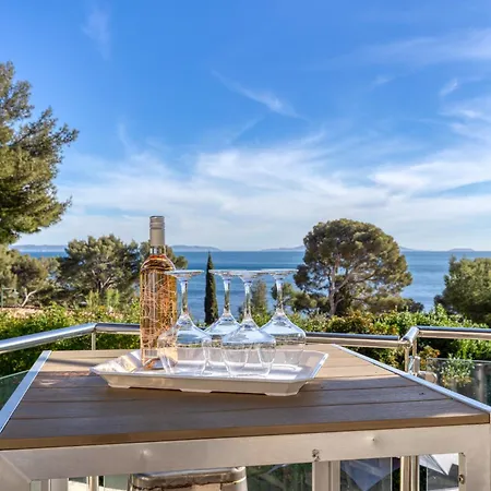 Domaine Du Soleil, Vue Avec Piscine Le Lavandou