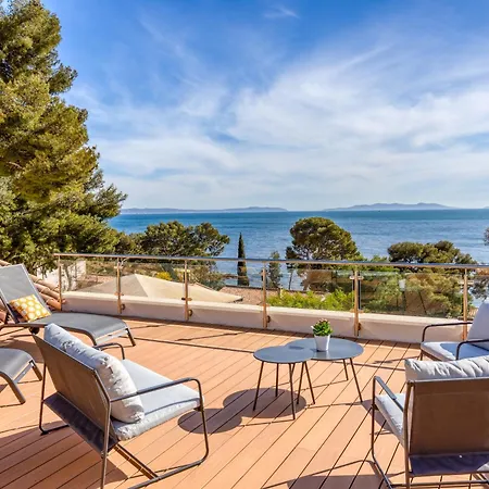 Domaine Du Soleil, Vue Avec Piscine